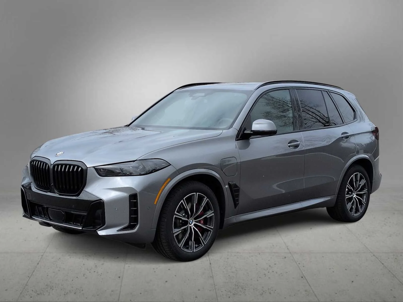 New 2026 Skyscraper Grey Metallic BMW xDrive50e image 4