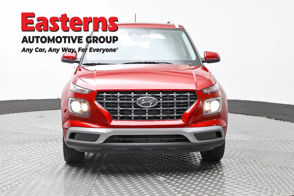 Used 2025 Red Hyundai SEL image 2