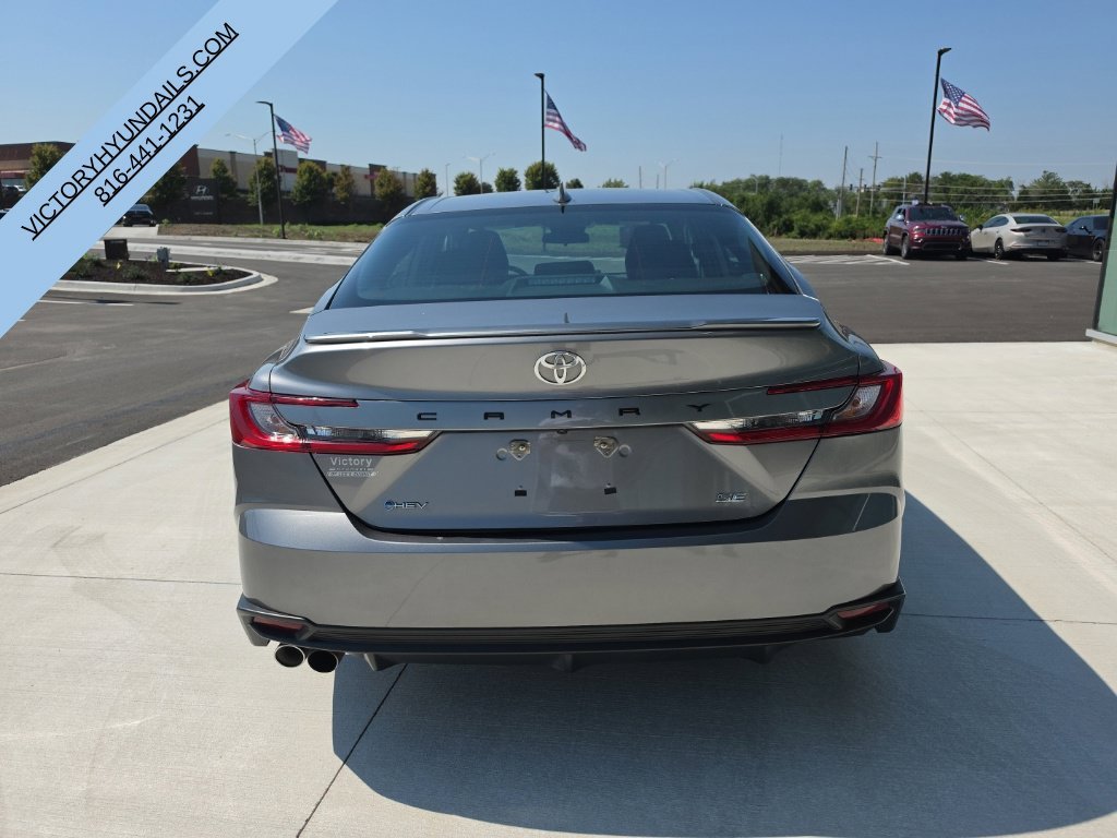 Used 2025  Toyota SE image 5