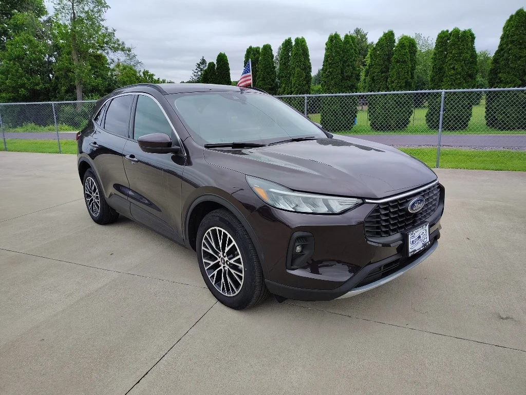 Used 2023 Cinnabar Red Metallic Ford PHEV image 9
