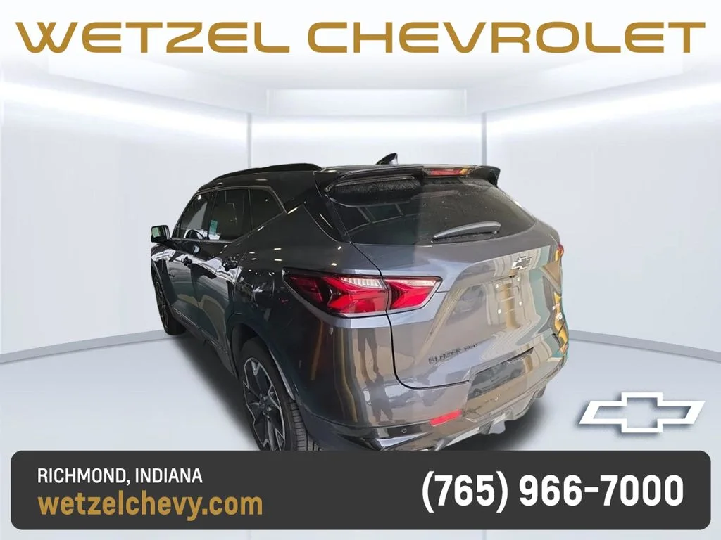 Used 2021 Gray Chevrolet RS image 2