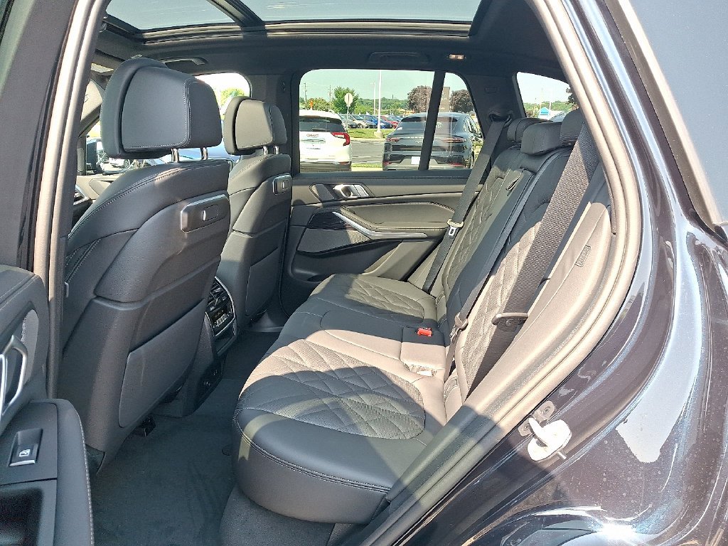 New 2026 Carbon Black Metallic BMW xDrive40i image 5
