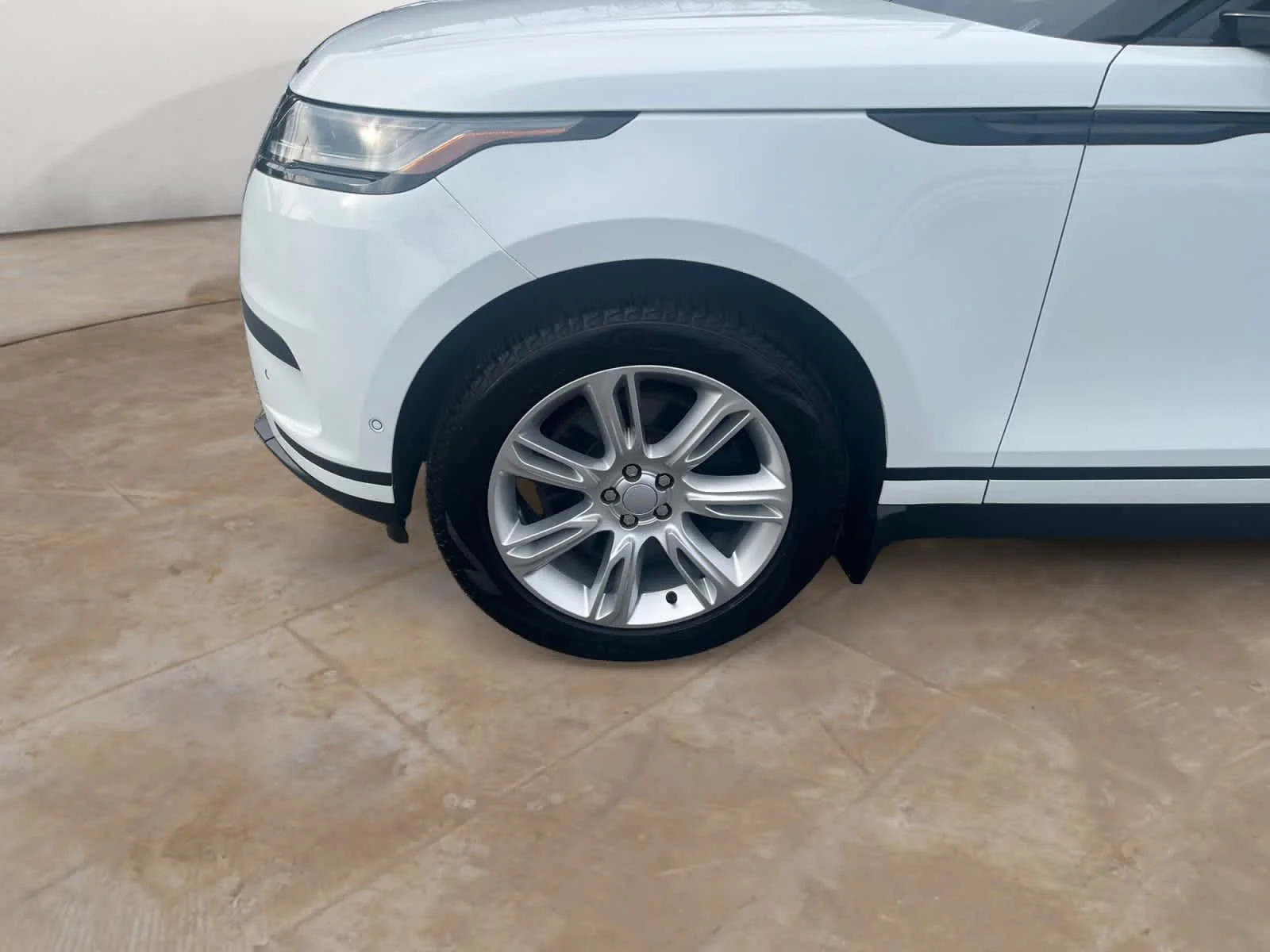 Certified Used 2026 Fuji White Land Rover S image 14