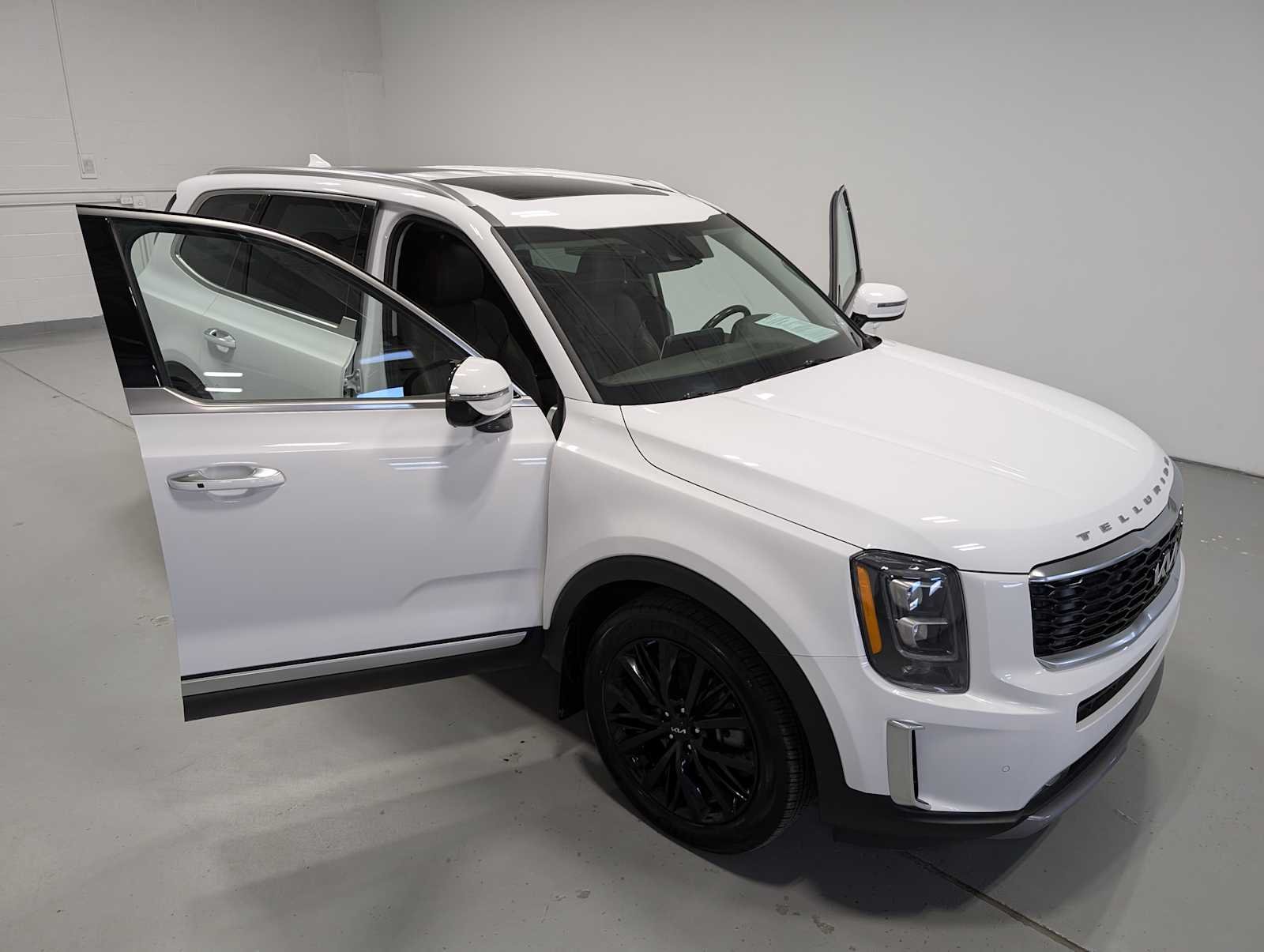 Used 2022 GLAC WHITE Kia SX image 16