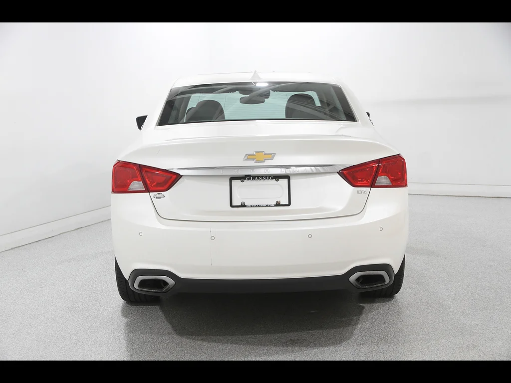 Used 2014 White Diamond Tricoat Chevrolet LTZ image 20