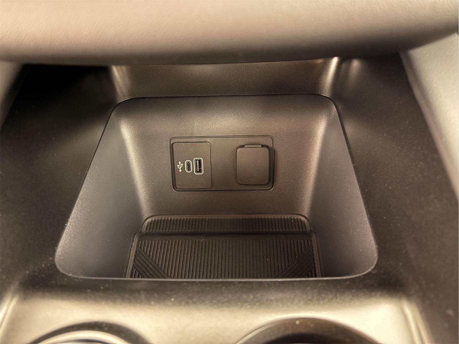 New 2026 Space White Metallic Ford Tremor® image 37