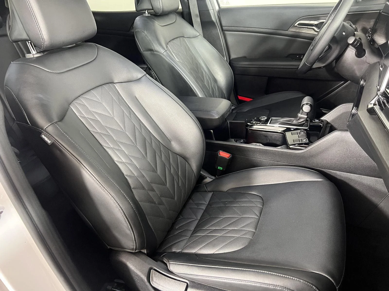 Used 2023 Glacial White Pearl Kia X-Line image 32