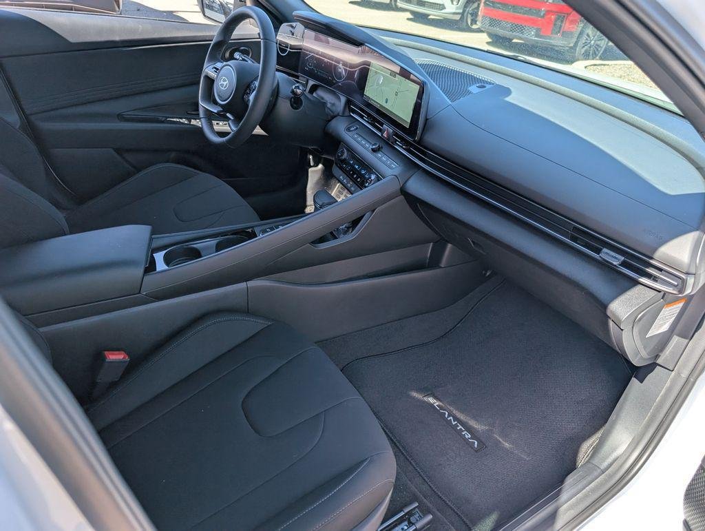 2025 Hyundai Elantra Blue - Photo 22