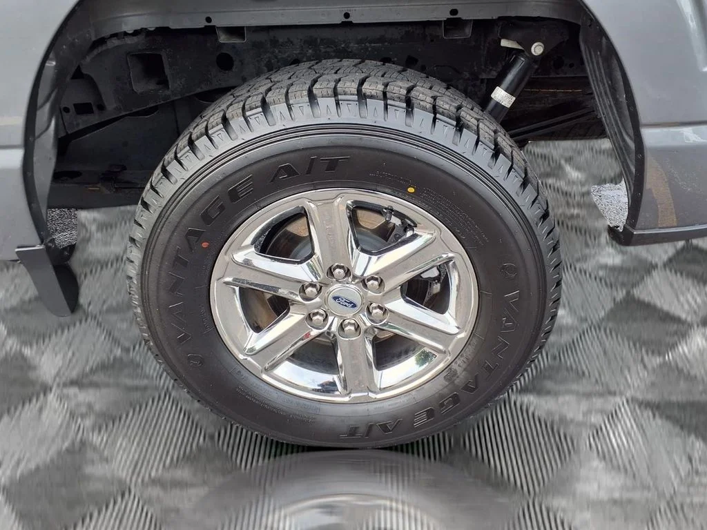 Used 2024 Gray Ford XLT image 21
