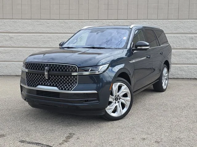 2025 Lincoln Navigator Reserve 4WD's photo