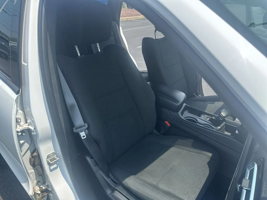 Used 2023 White Dodge SXT image 31
