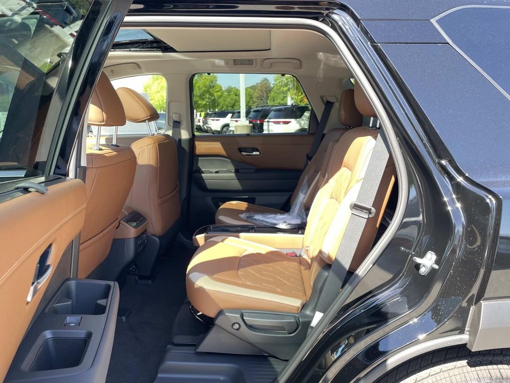 New 2026 Super Black Nissan Platinum image 10