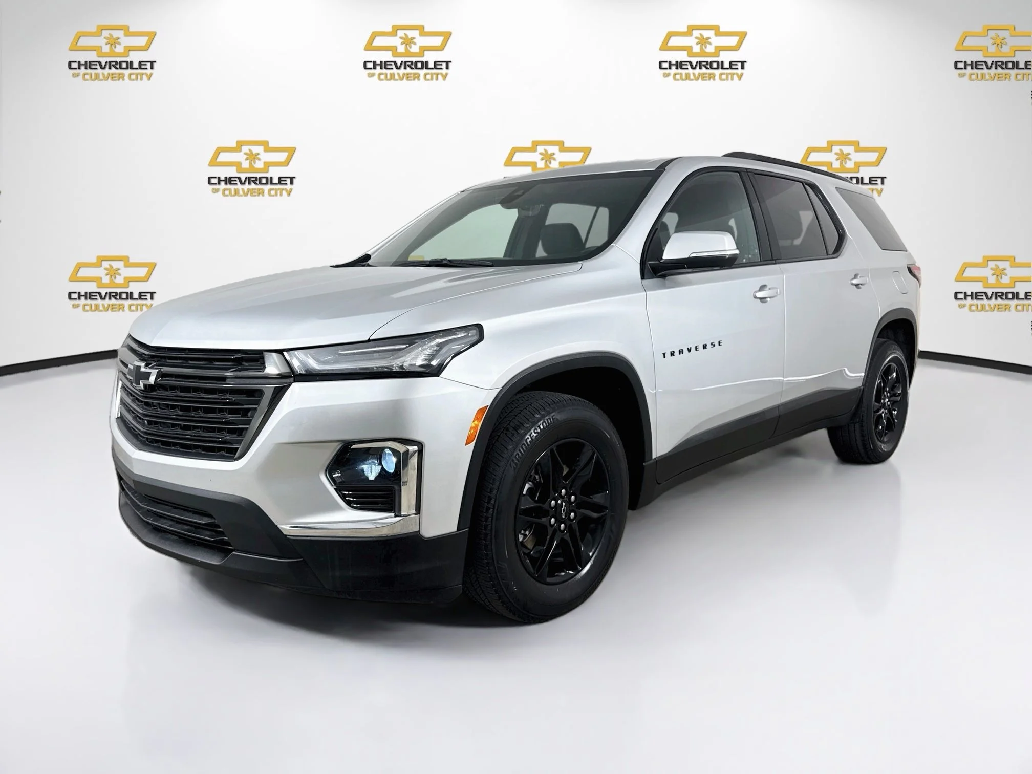 Used 2022 SILVER ICE METALLIC Chevrolet LT Cloth image 3