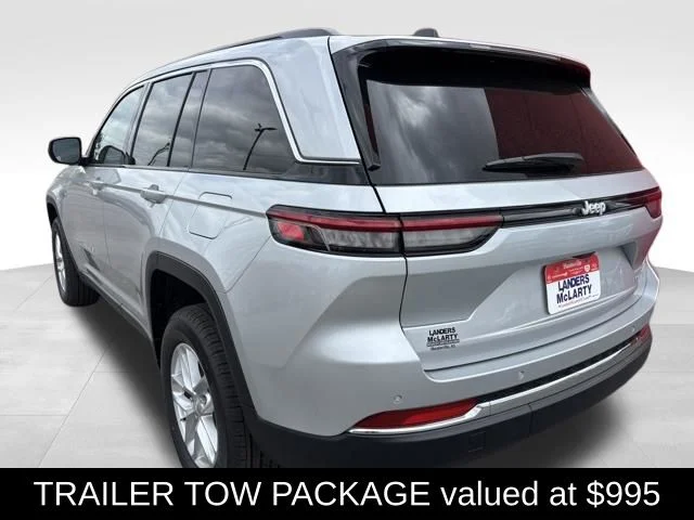 New 2026 Silver Zynith Exterior Paint Jeep Laredo X image 5