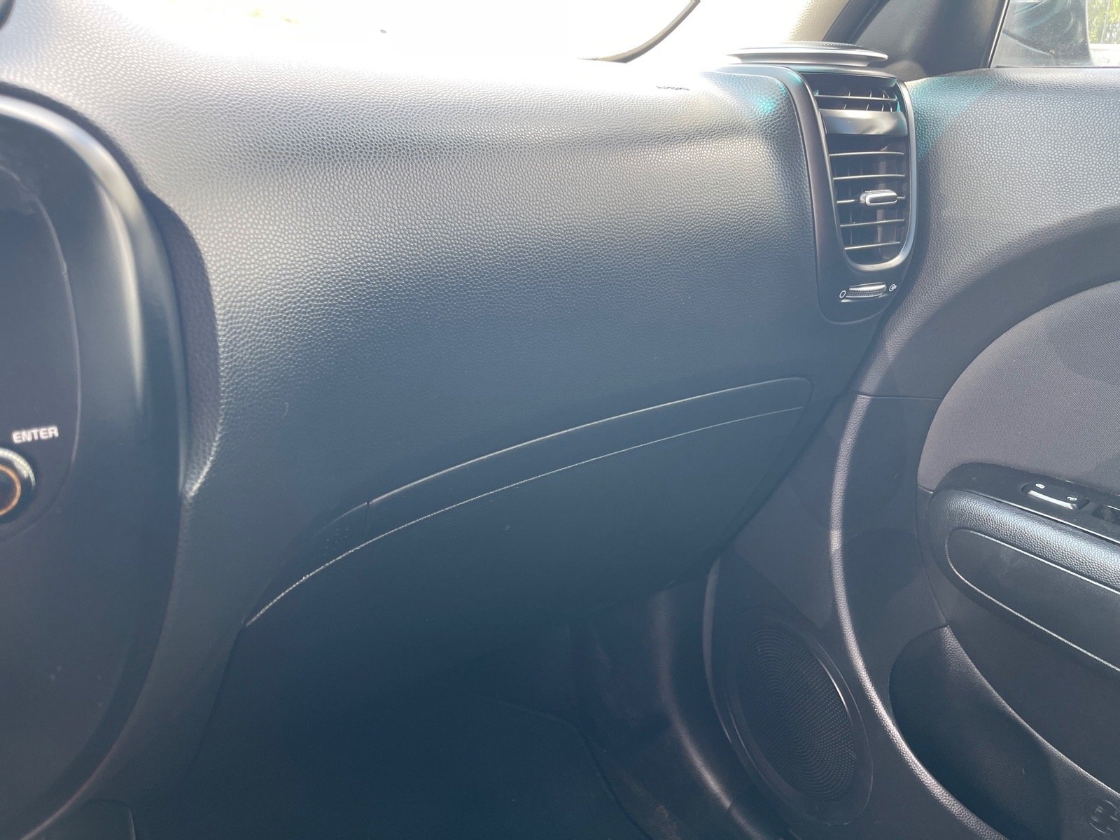 Used 2018 Black Kia Base image 6