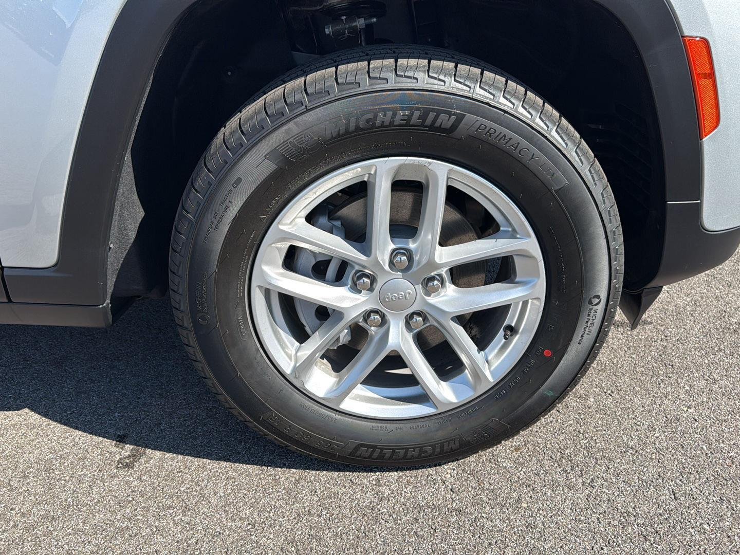 New 2026 Silver Zynith Jeep Laredo X image 13