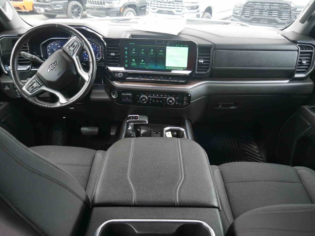 2023 Chevrolet Silverado 1500 RST photo 3