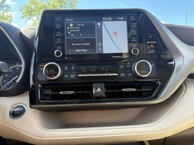 Used 2022 Wind Chill Pearl Toyota XLE image 9