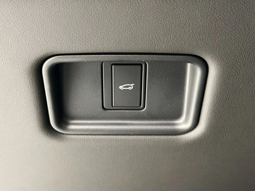 New 2026 Carpathian Grey Land Rover Dynamic SE image 10