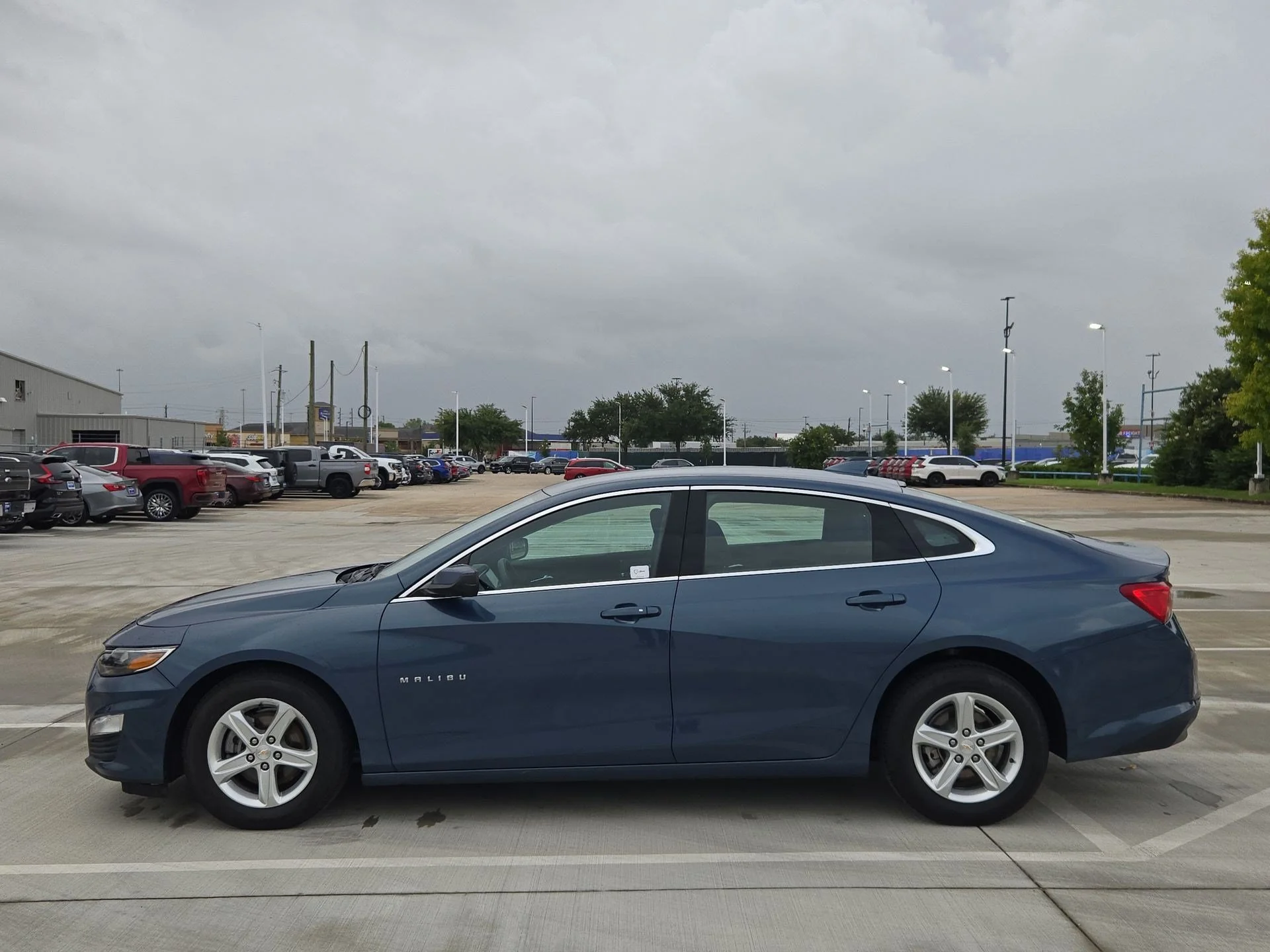 Used 2024 Lakeshore Blue Metallic Chevrolet LT image 6
