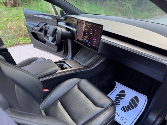 Used 2022 Solid Black Tesla Base image 18