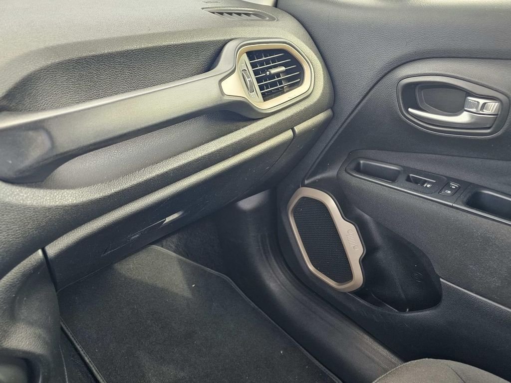 Used 2017 Blue Jeep Latitude image 33