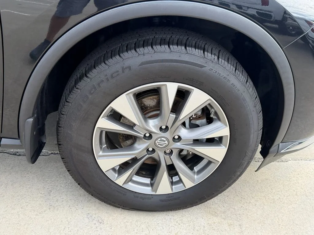 Used 2017 Black Nissan SL image 18