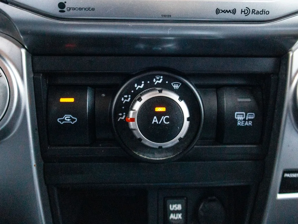Used 2016 Black Toyota SR5 Premium image 30