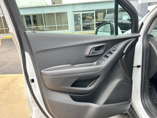 Used 2020 White Chevrolet LT image 22