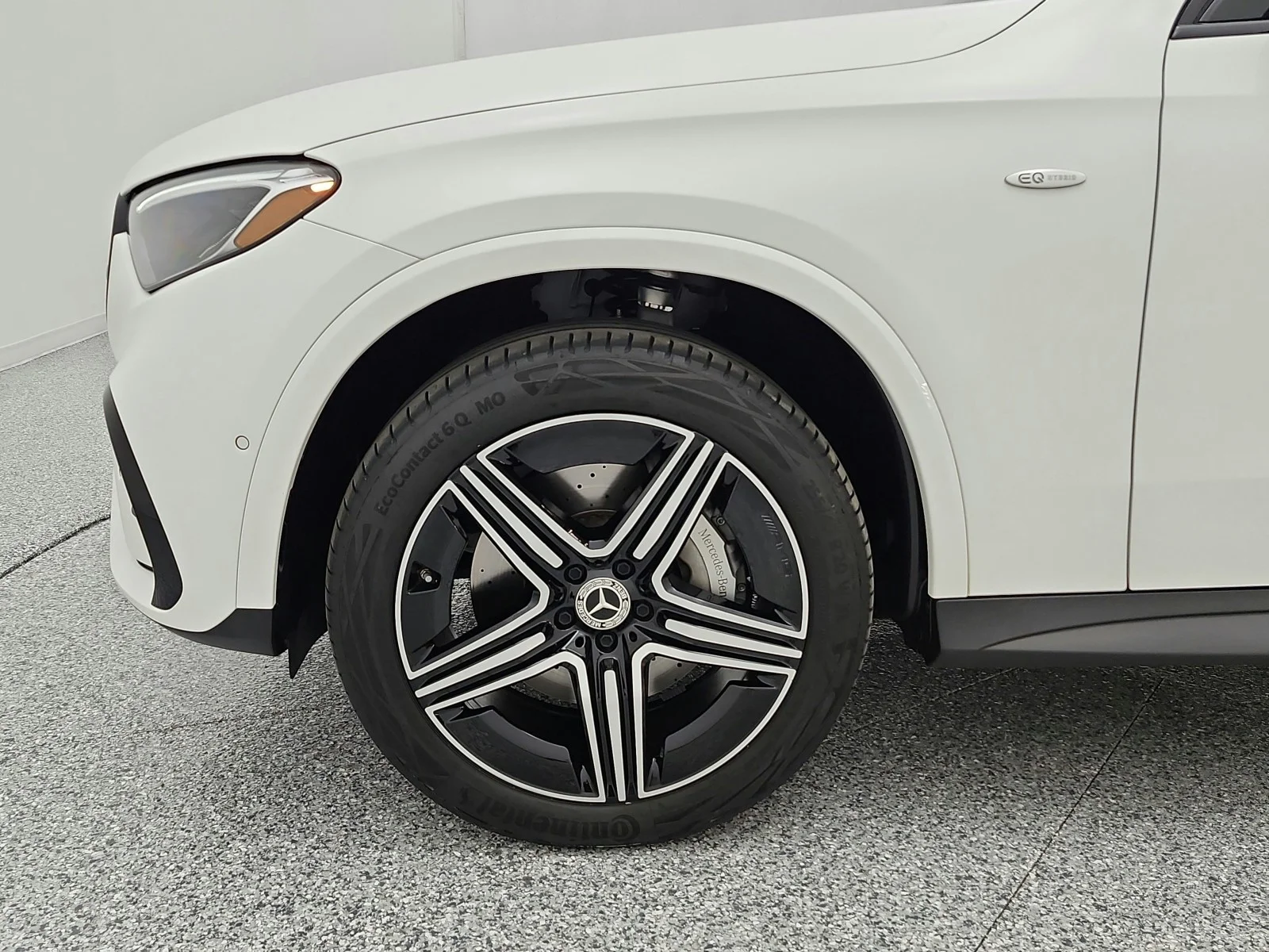 Certified Used 2025 Polar White Mercedes-Benz GLC 350e 4MATIC® SUV image 17