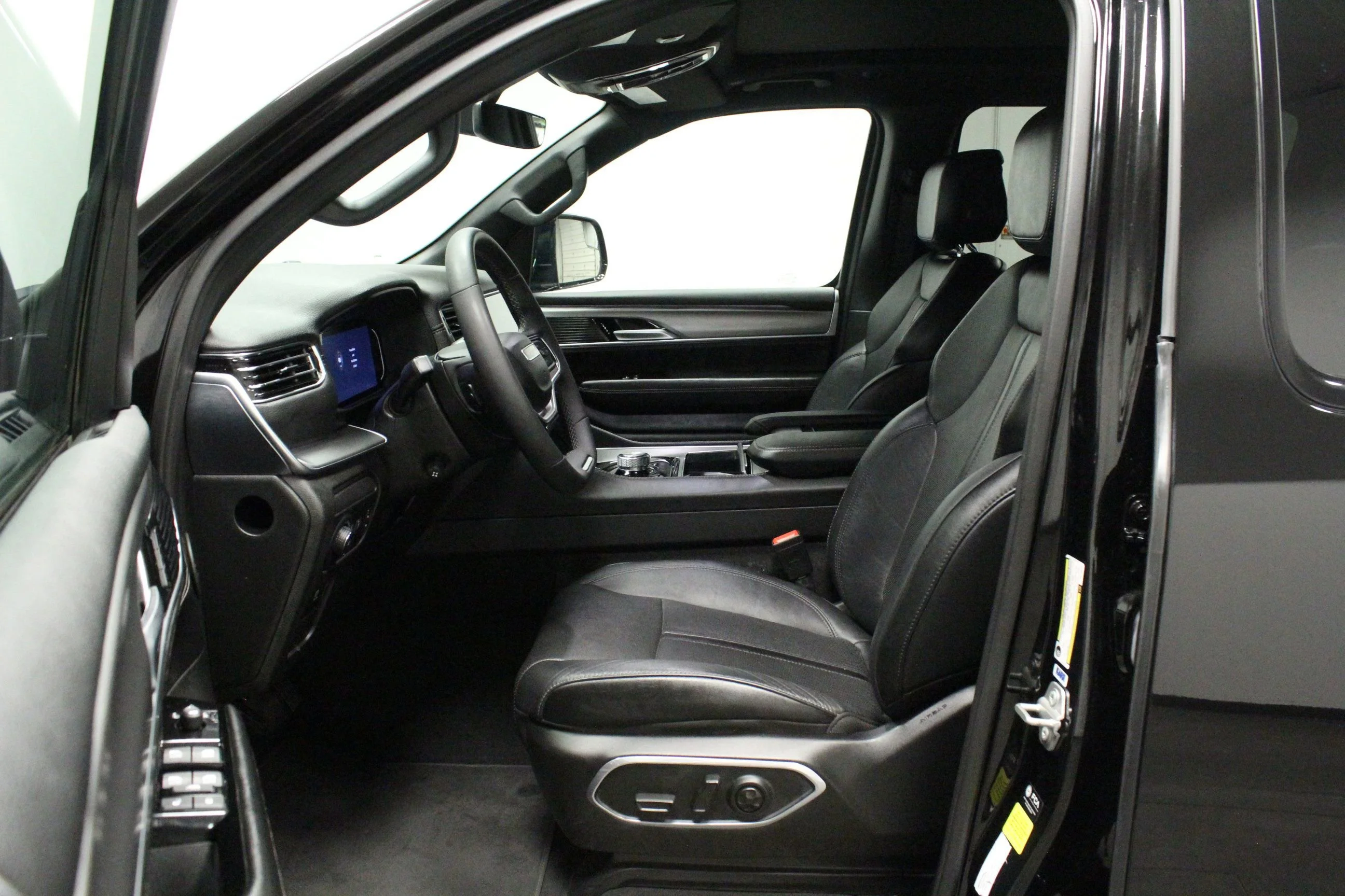 Used 2024 Diamond Black Crystal Pearlcoat Jeep Series II image 21