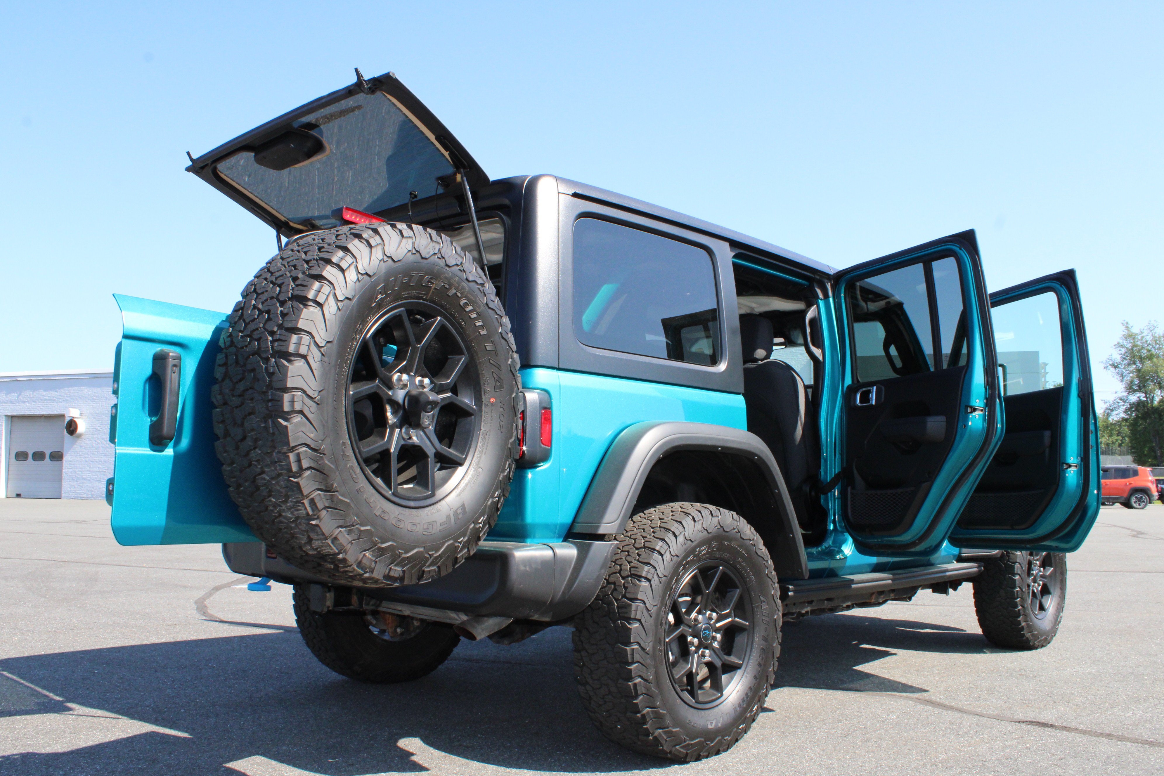 Used 2024 Bikini Pearl Coat Jeep Willys image 6