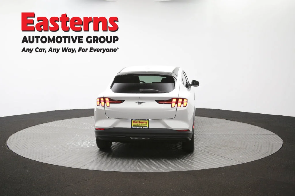 Used 2021 White Ford Select image 38