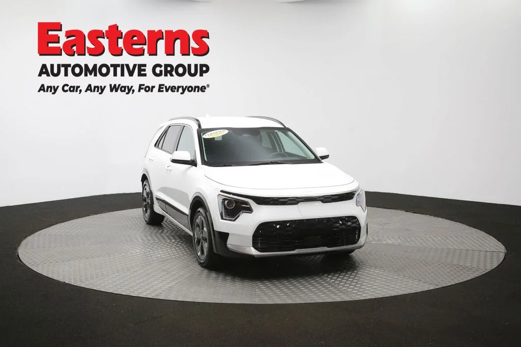 Used 2023 White Kia Wind image 50