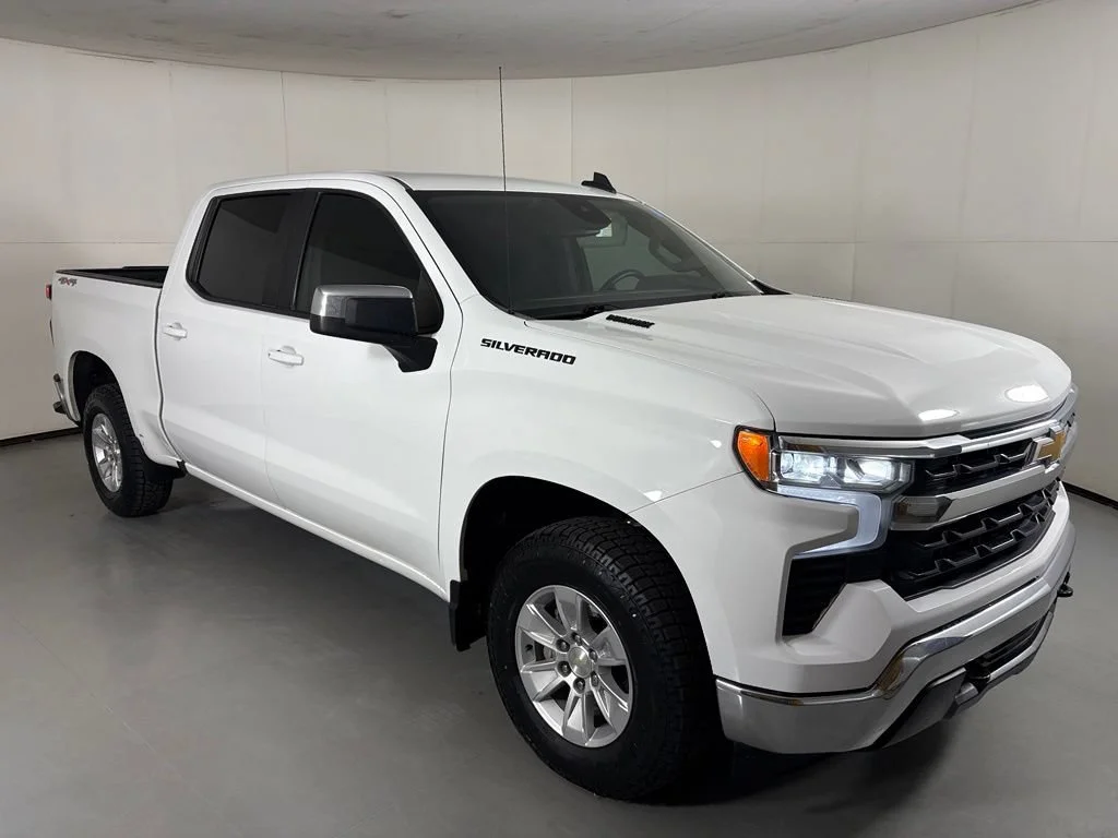 Certified Used 2022 SUMMIT WHITE Chevrolet LT image 2
