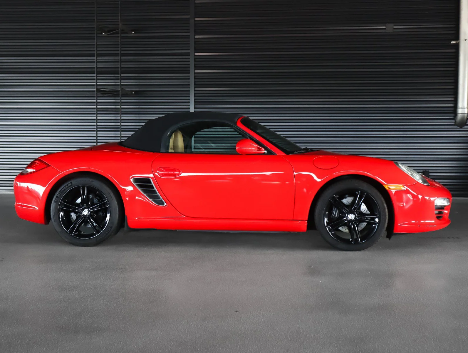 Used 2009 Guards Red Porsche w/PDK transmission image 10