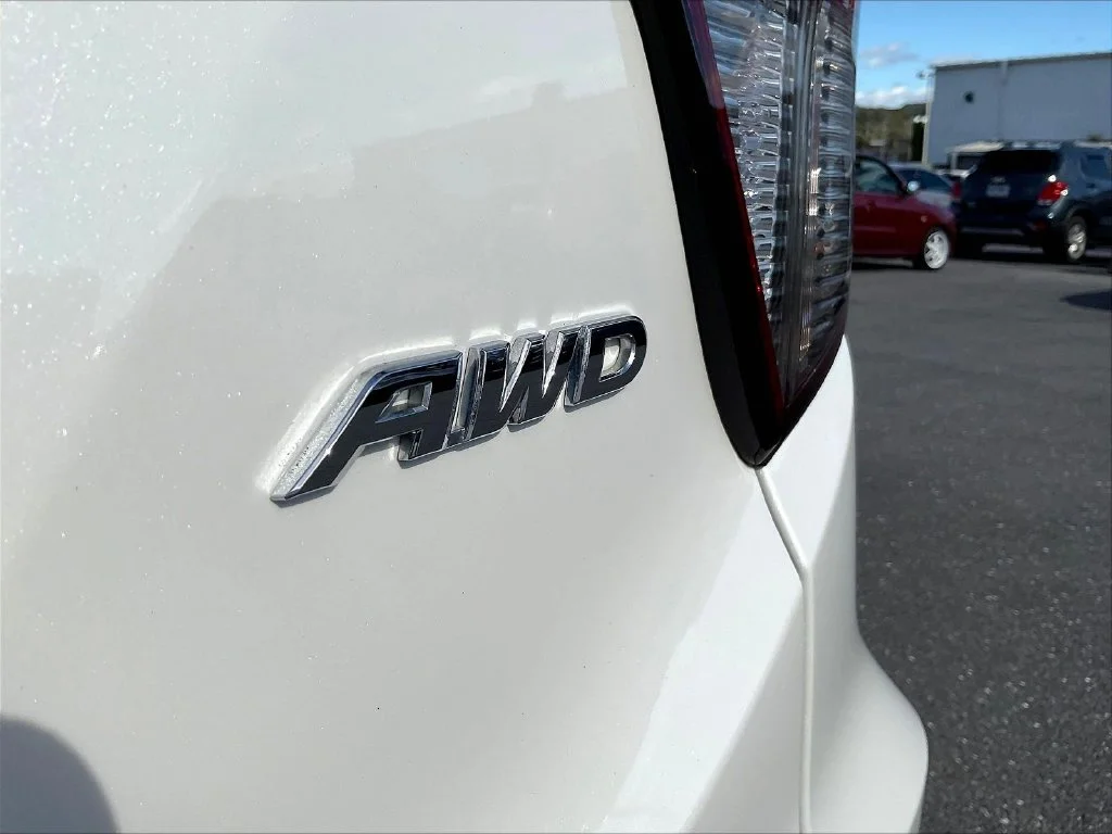 Used 2021 Platinum White Pearl Honda EX image 24