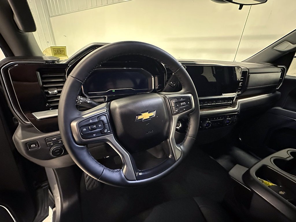 Used 2025 Gray Chevrolet LT image 21