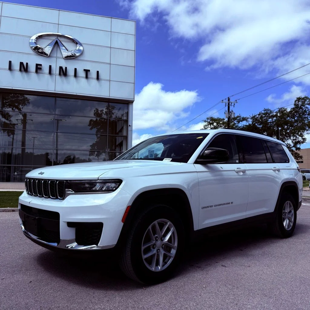 2023 Jeep Grand Cherokee L Laredo's photo