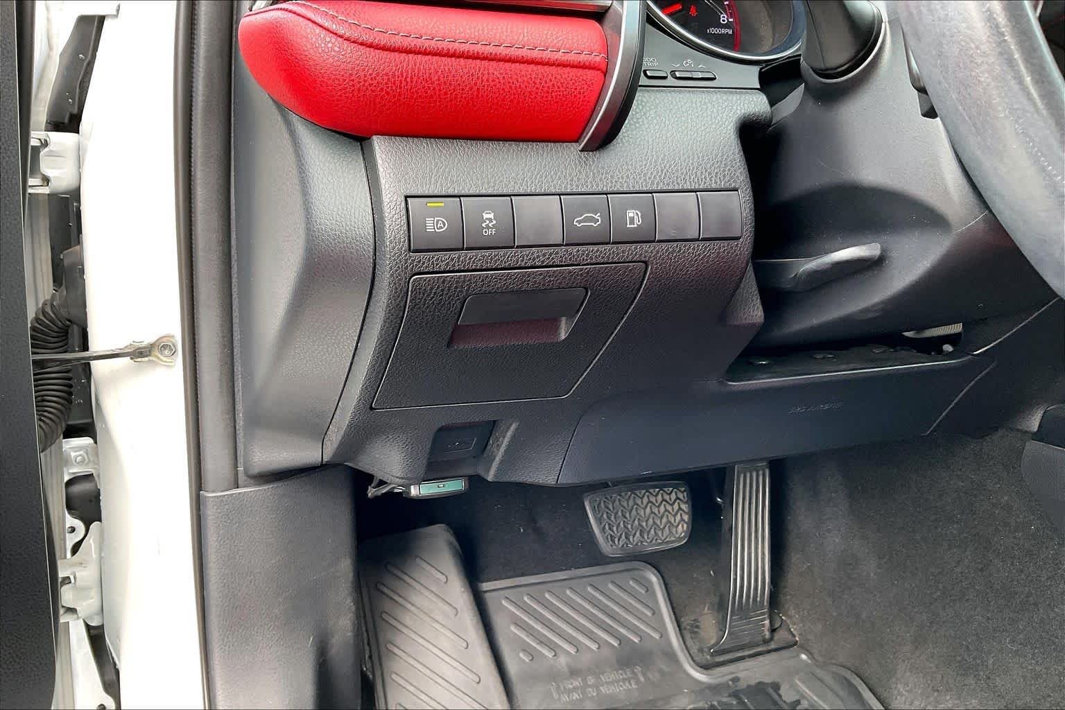 Used 2018 Midnight Black Metallic/Wind Chill Toyota XSE image 32