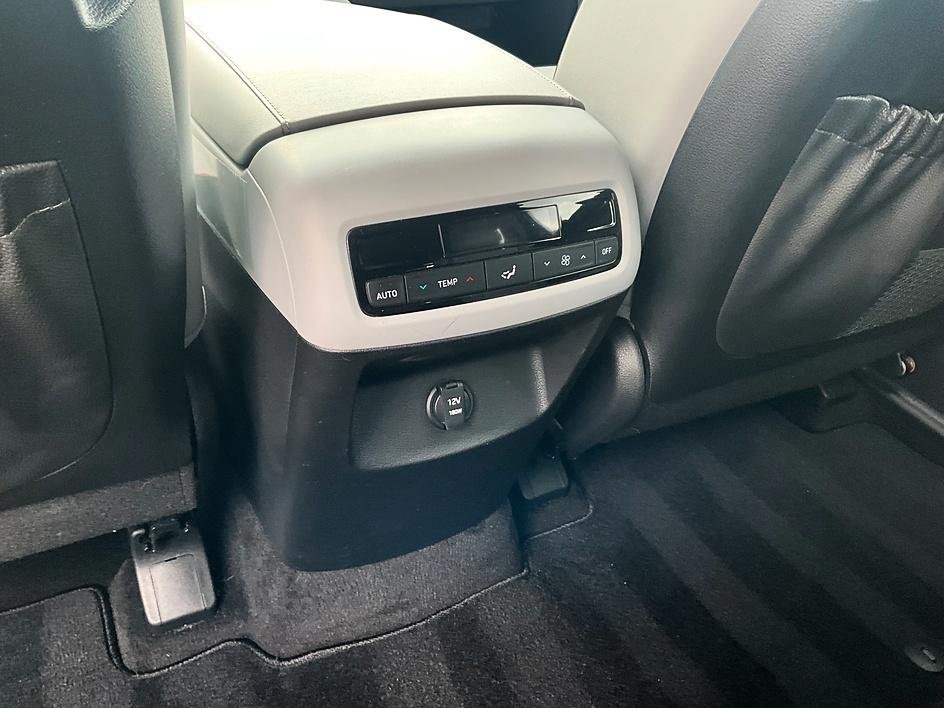 Used 2023 White Hyundai SEL image 31