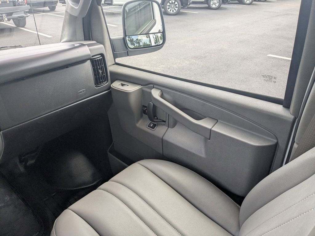 2025 Chevrolet Express Cargo Work Van - Photo 19