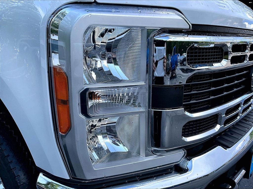 Used 2023 Oxford White Ford XLT image 33