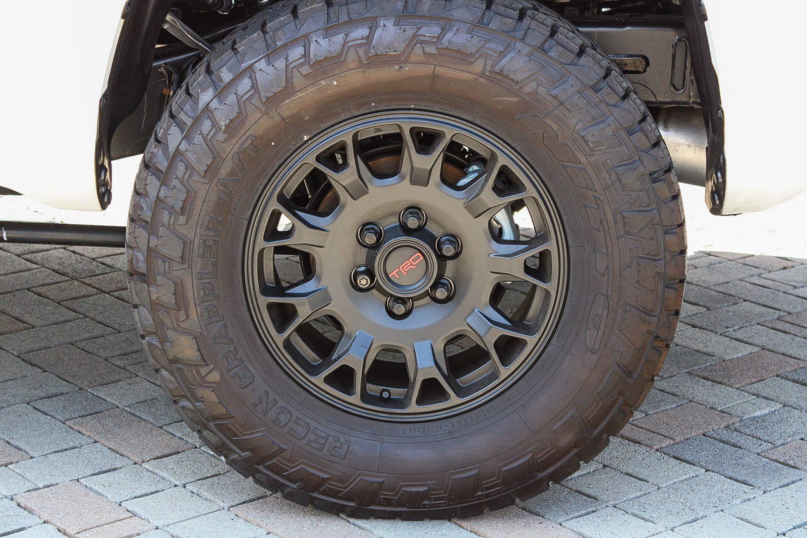 2025 Toyota Tacoma SR5 - Photo 10