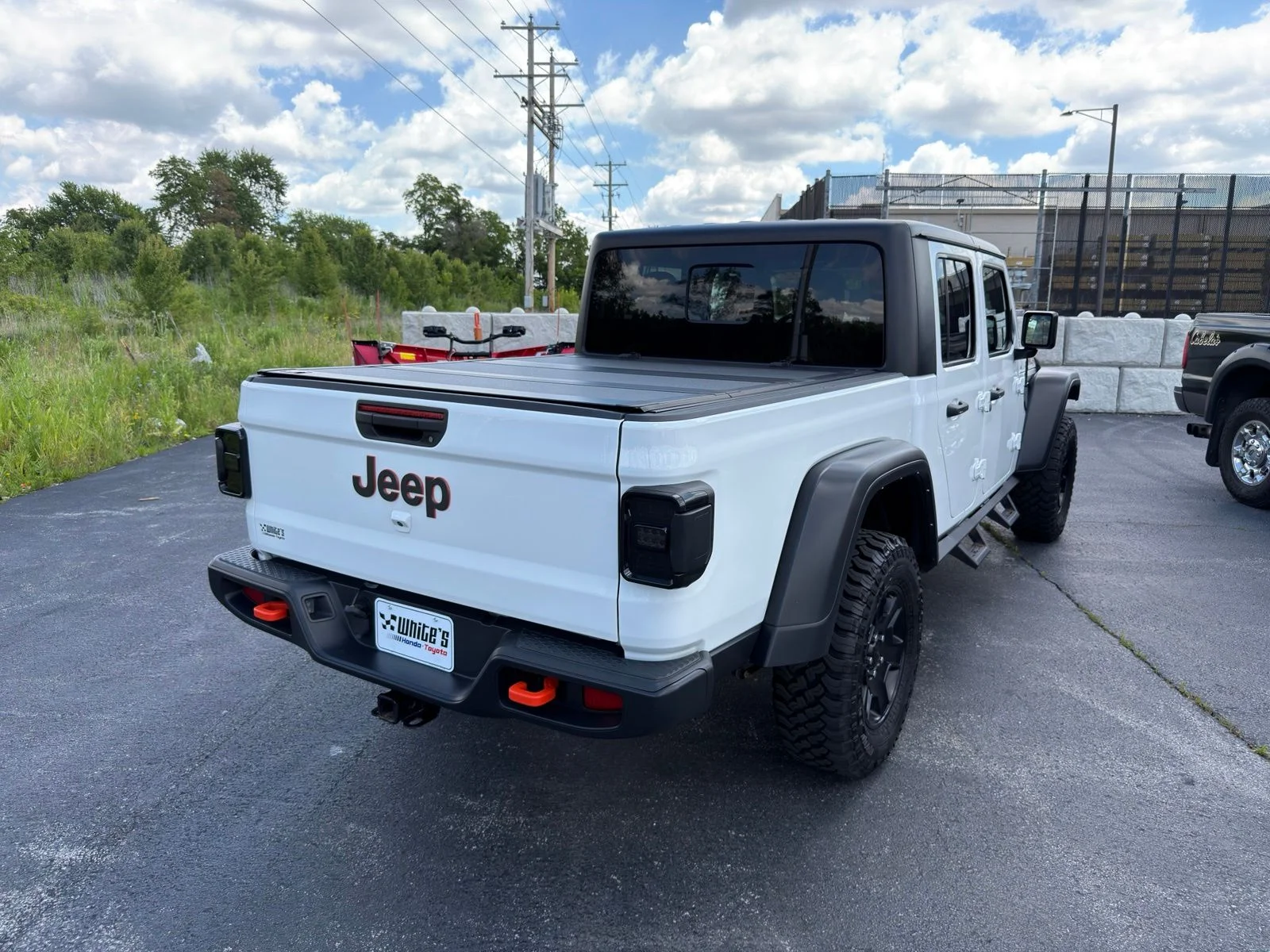 Used 2022 White Jeep Mojave image 7