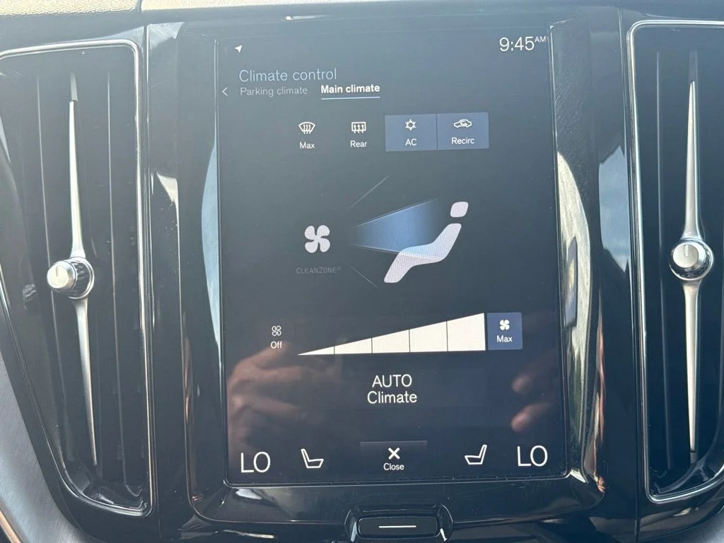 Used 2020 Black Volvo T5 Momentum image 11
