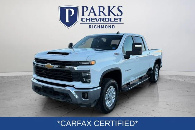 Used 2025 White Chevrolet LT image 3