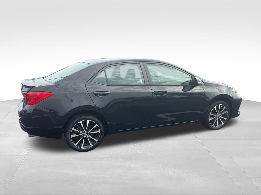 Used 2017 Black Toyota L image 5