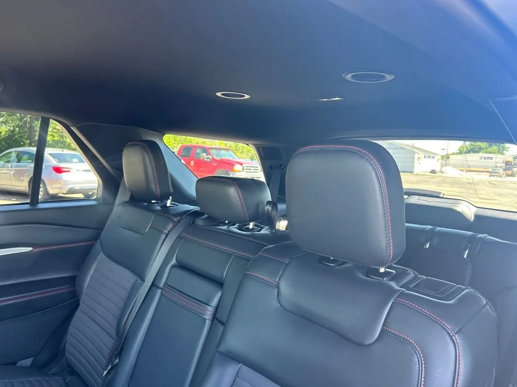 Used 2025 Gray Ford ST-Line image 32