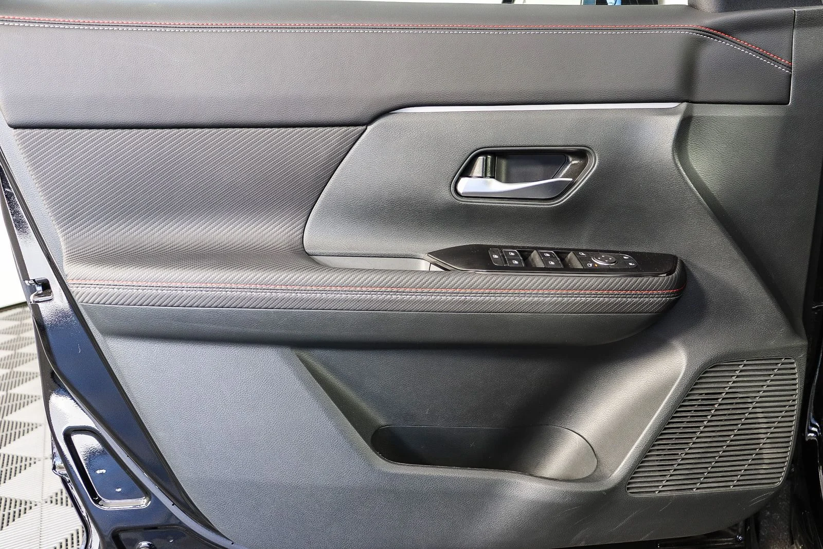 Used 2025 Black Nissan SR image 21